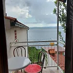 Amazing View Over The Lägenhet Omiš