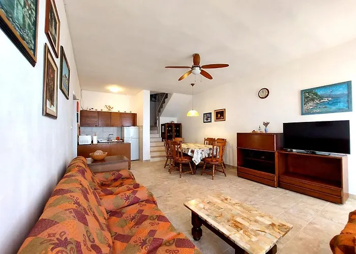 Amazing View Over The 아파트 오미스